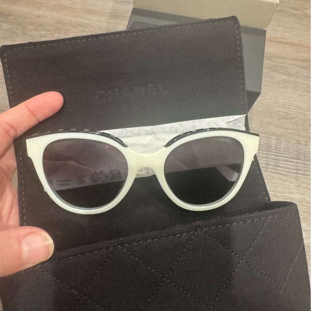 Chanel Butterfly CC Logo White and Black Sunglasses CH5414 - Picture 9 of 16